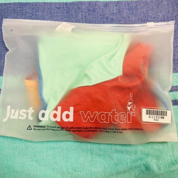 CupShe Colorblocked V-Neck One Piece Swimsuit - Picture 4 of 7